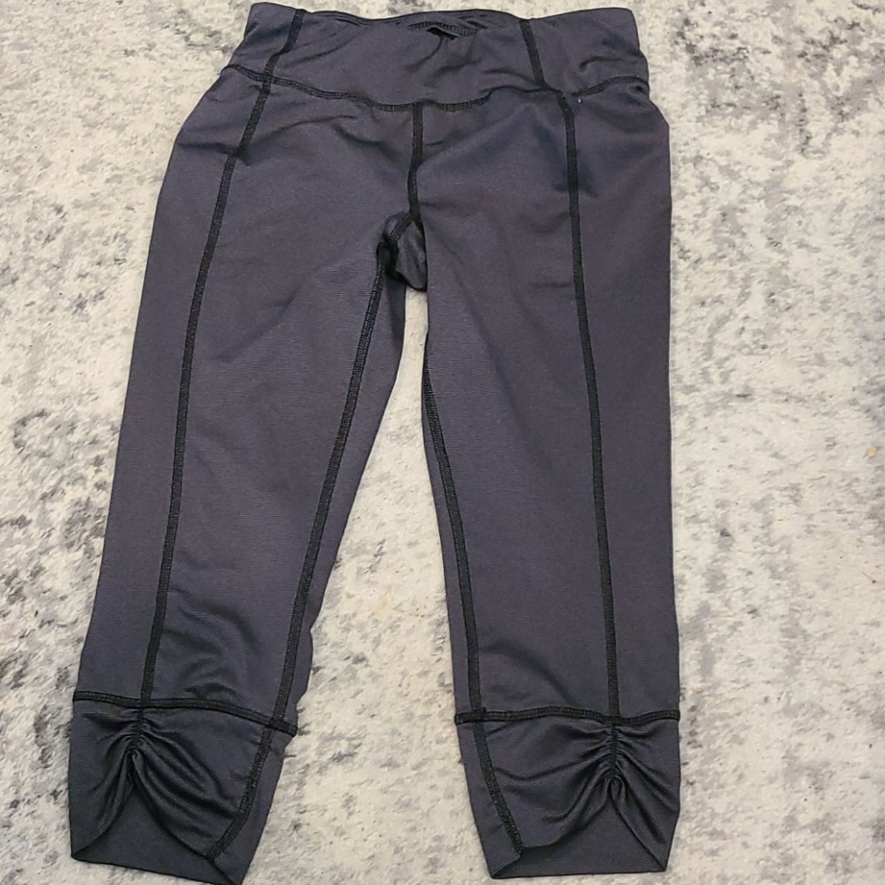 Danskin now fitted capris